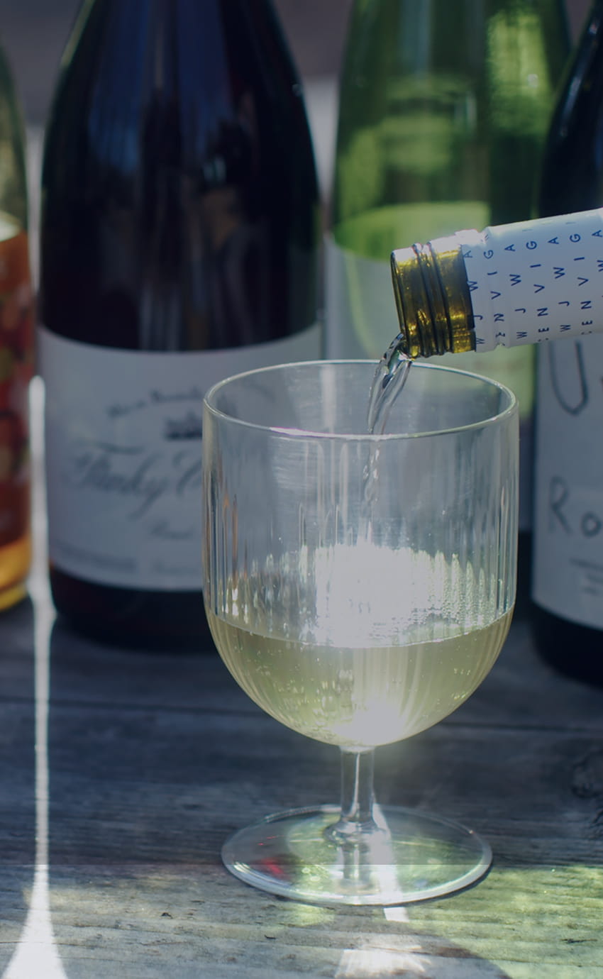ワイン専門店「aVin bio wine shop Karuizawa」（West棟：約1,140m・徒歩15分、South棟：約1,200m・徒歩15分）